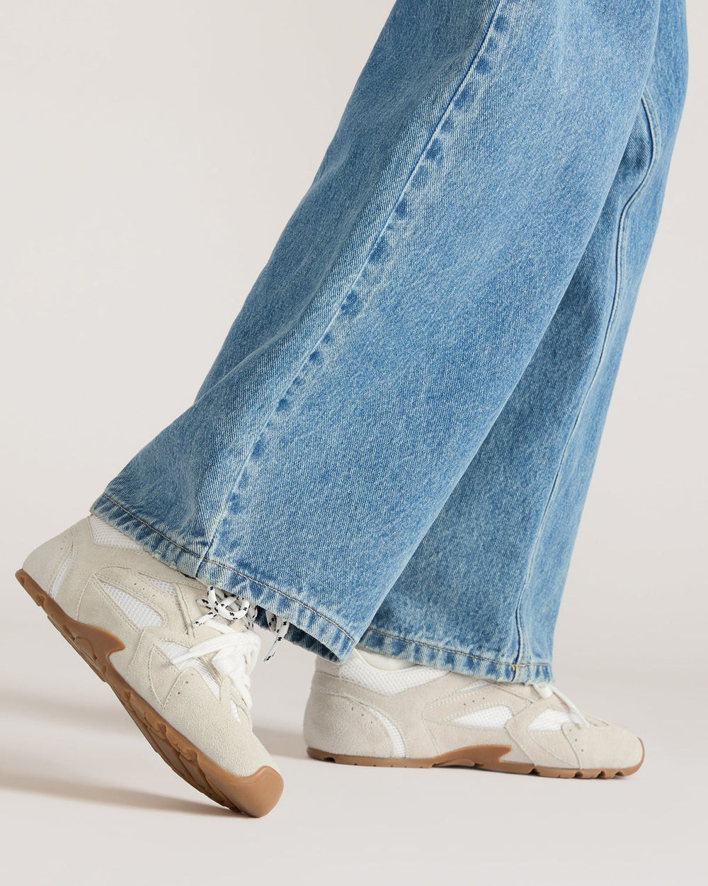 AZIEL White Low-Top Lace-Up Women's Sneakers