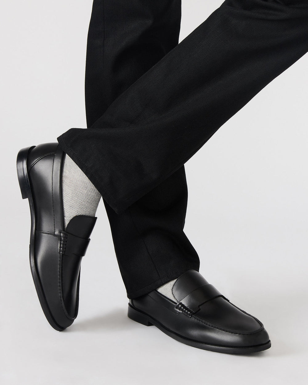 COLVER Black Leather Men's Slip-On Loafer