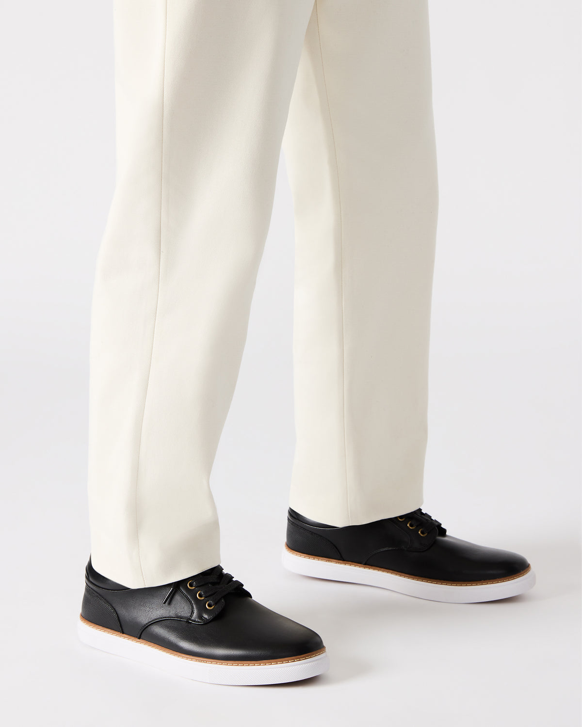 GUSS Black Low-Top Men's Casual Shoe