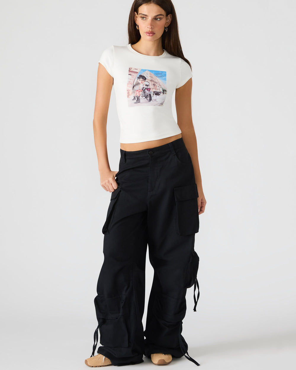GOLDIE Antique Short-Sleeved Graphic Tee Form-Fitting Women's Top