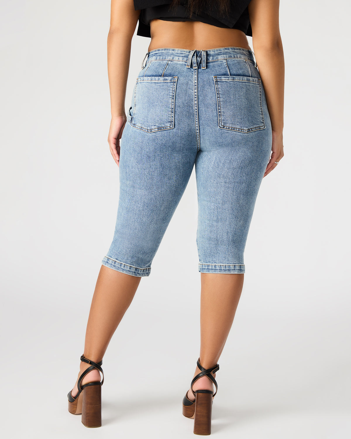 SKINNY DELRAY Denim Women's Fitted Capri Pants