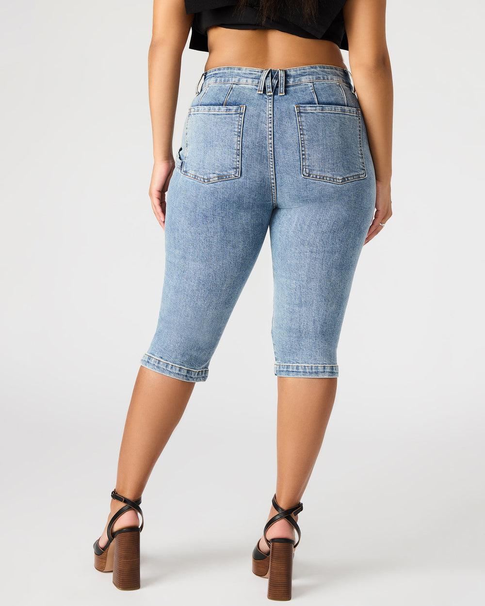 SKINNY DELRAY Denim Women's Fitted Capri Pants